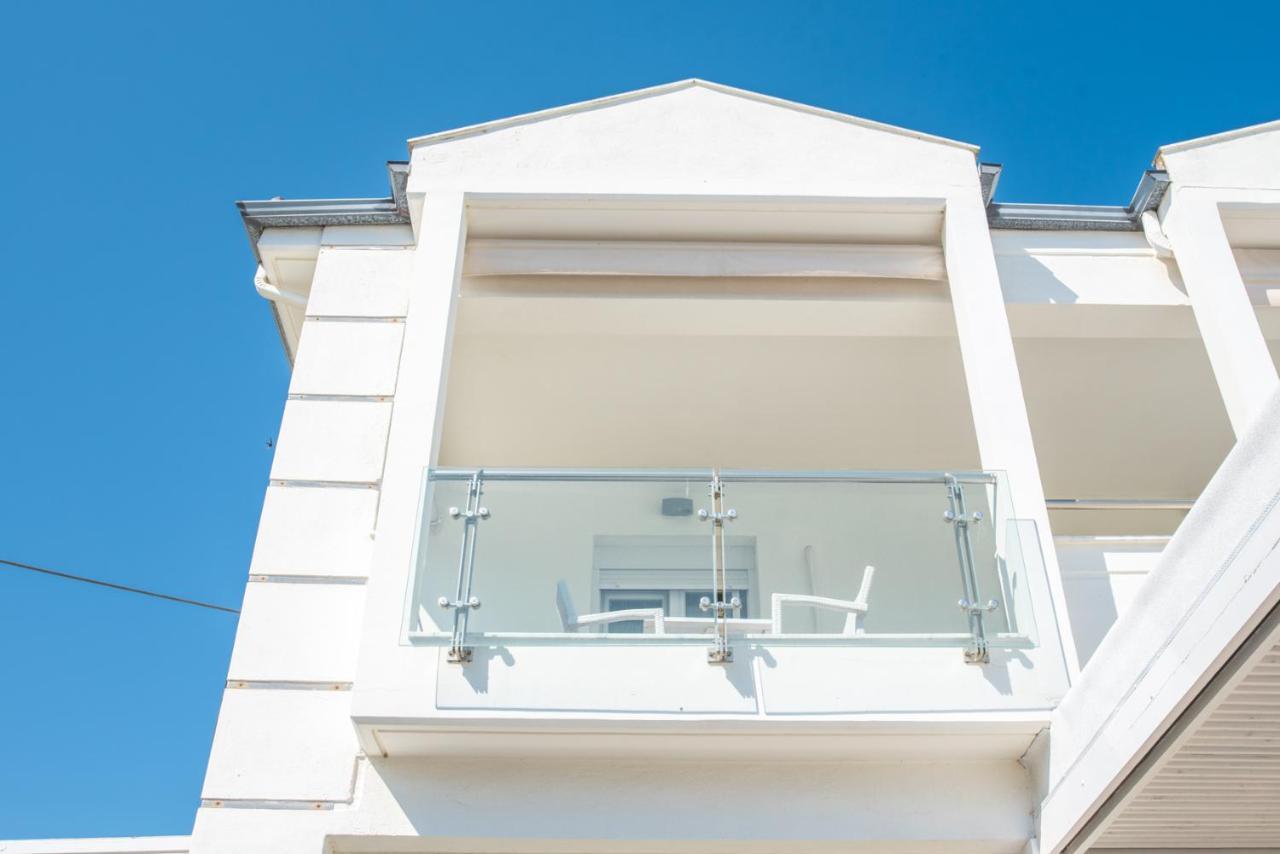 Vertigo Seaside Apartments Nikiti  Eksteriør billede