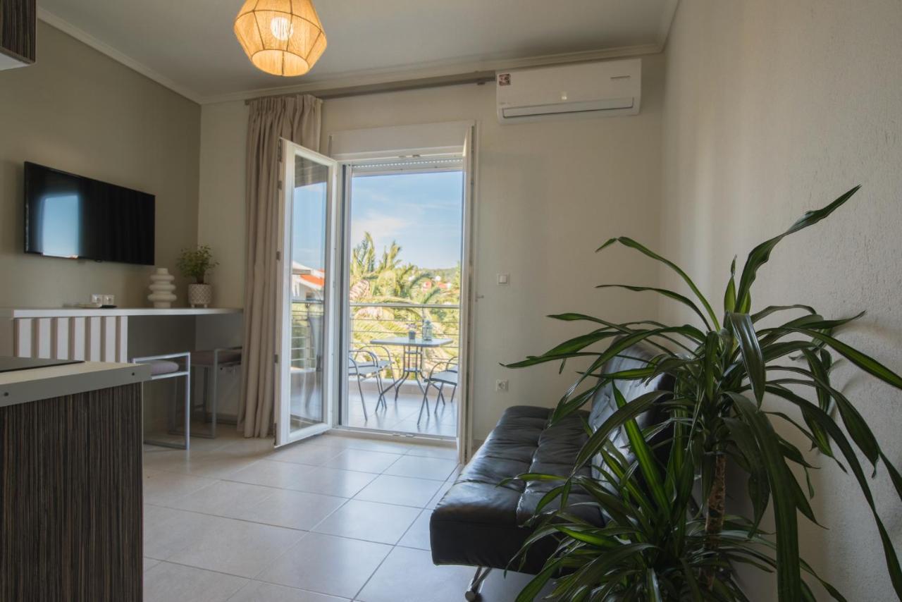 Vertigo Seaside Apartments Nikiti  Eksteriør billede