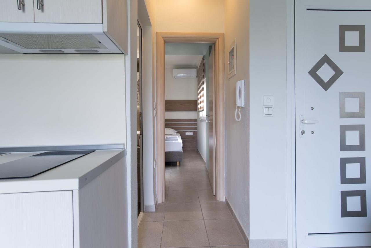 Vertigo Seaside Apartments Nikiti  Eksteriør billede