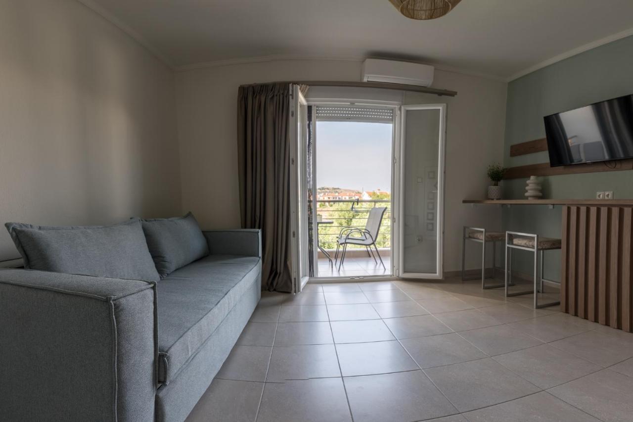 Vertigo Seaside Apartments Nikiti  Eksteriør billede
