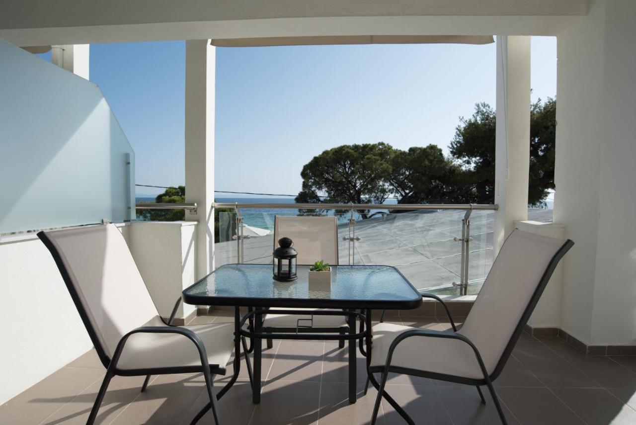 Vertigo Seaside Apartments Nikiti  Eksteriør billede